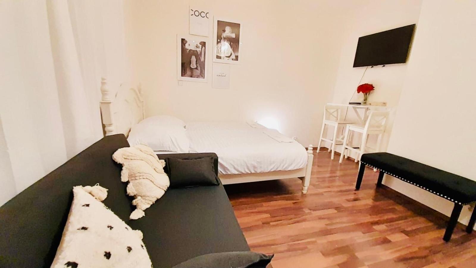 Cozy Homestay At Andel Prague Ngoại thất bức ảnh